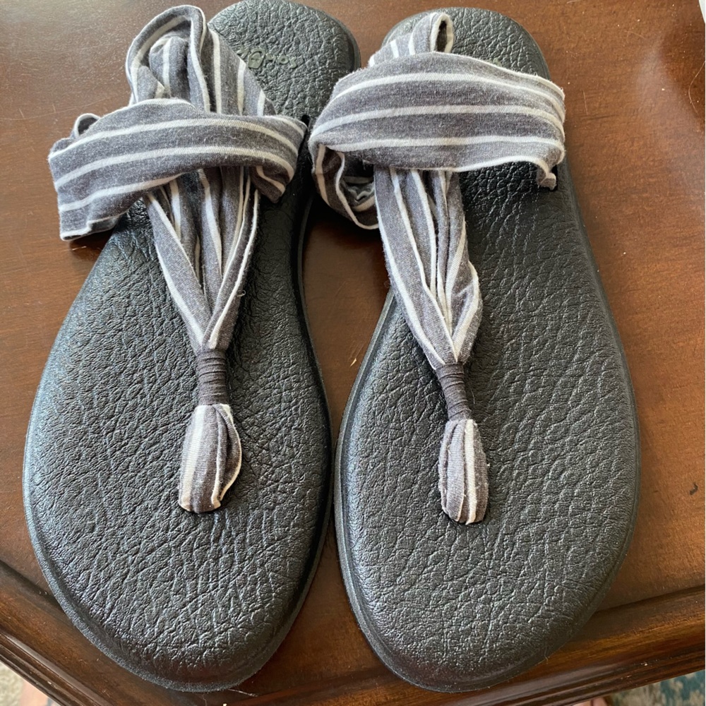 Sanuk grey and white sandal